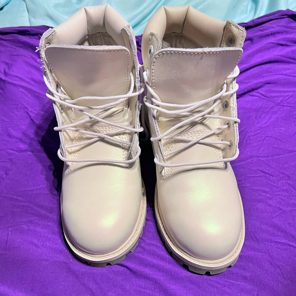 Hard to find vintage pearlized Timberlands. Worn once.